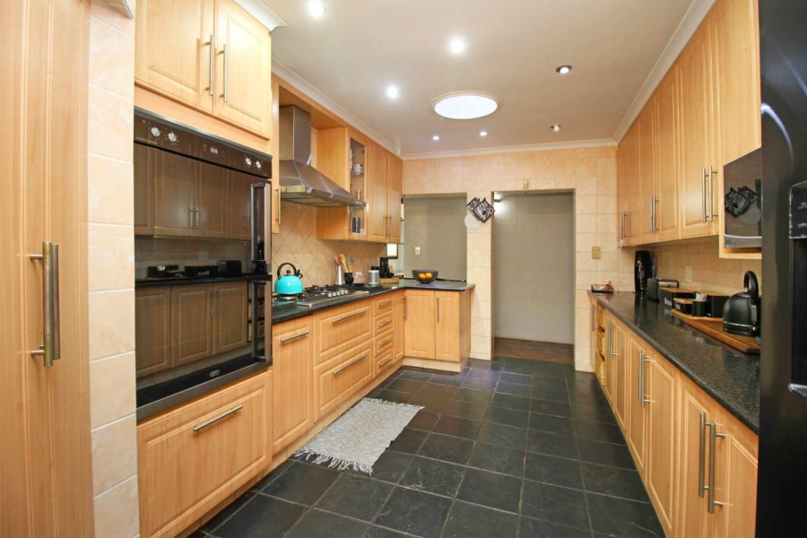 5 Bedroom Property for Sale in Greenhills Gauteng