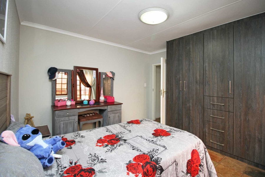 5 Bedroom Property for Sale in Greenhills Gauteng
