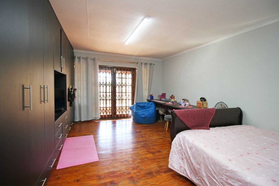 5 Bedroom Property for Sale in Greenhills Gauteng