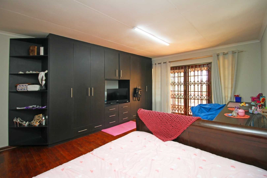 5 Bedroom Property for Sale in Greenhills Gauteng