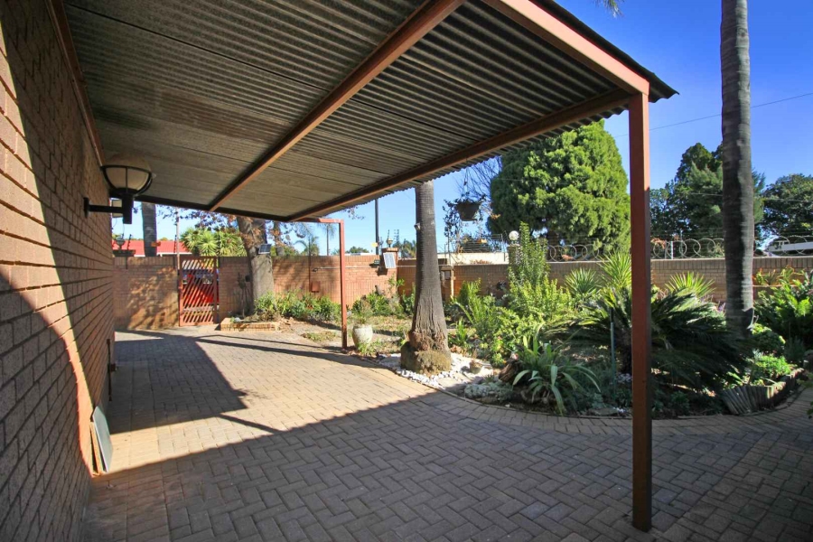 5 Bedroom Property for Sale in Greenhills Gauteng