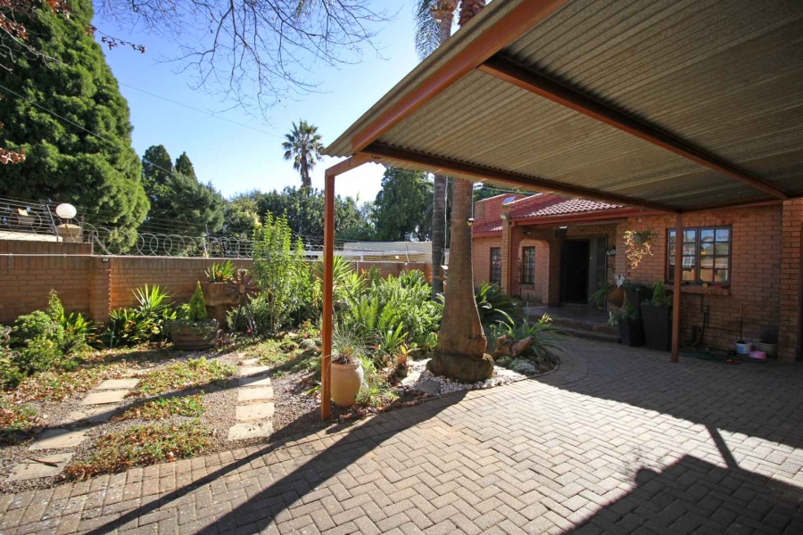 5 Bedroom Property for Sale in Greenhills Gauteng