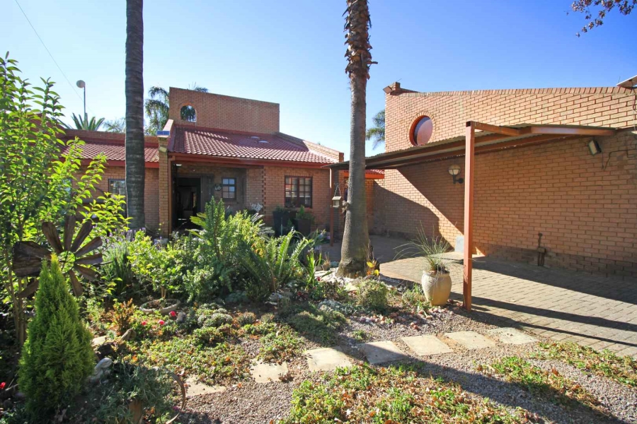 5 Bedroom Property for Sale in Greenhills Gauteng