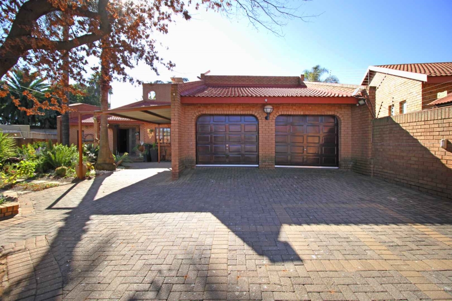 5 Bedroom Property for Sale in Greenhills Gauteng