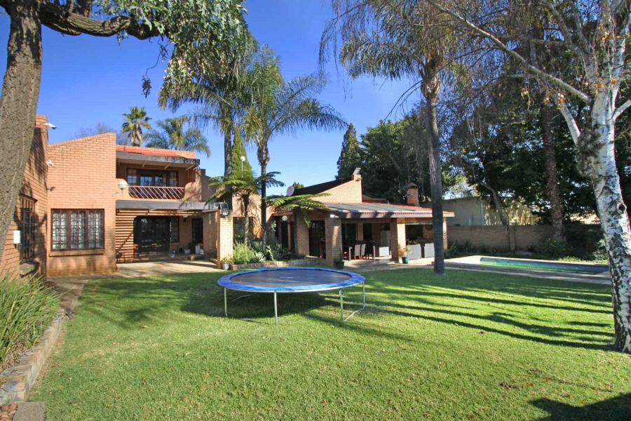 5 Bedroom Property for Sale in Greenhills Gauteng