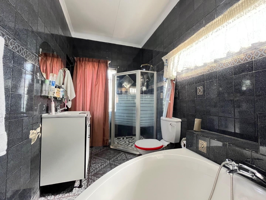 7 Bedroom Property for Sale in Northmead Gauteng