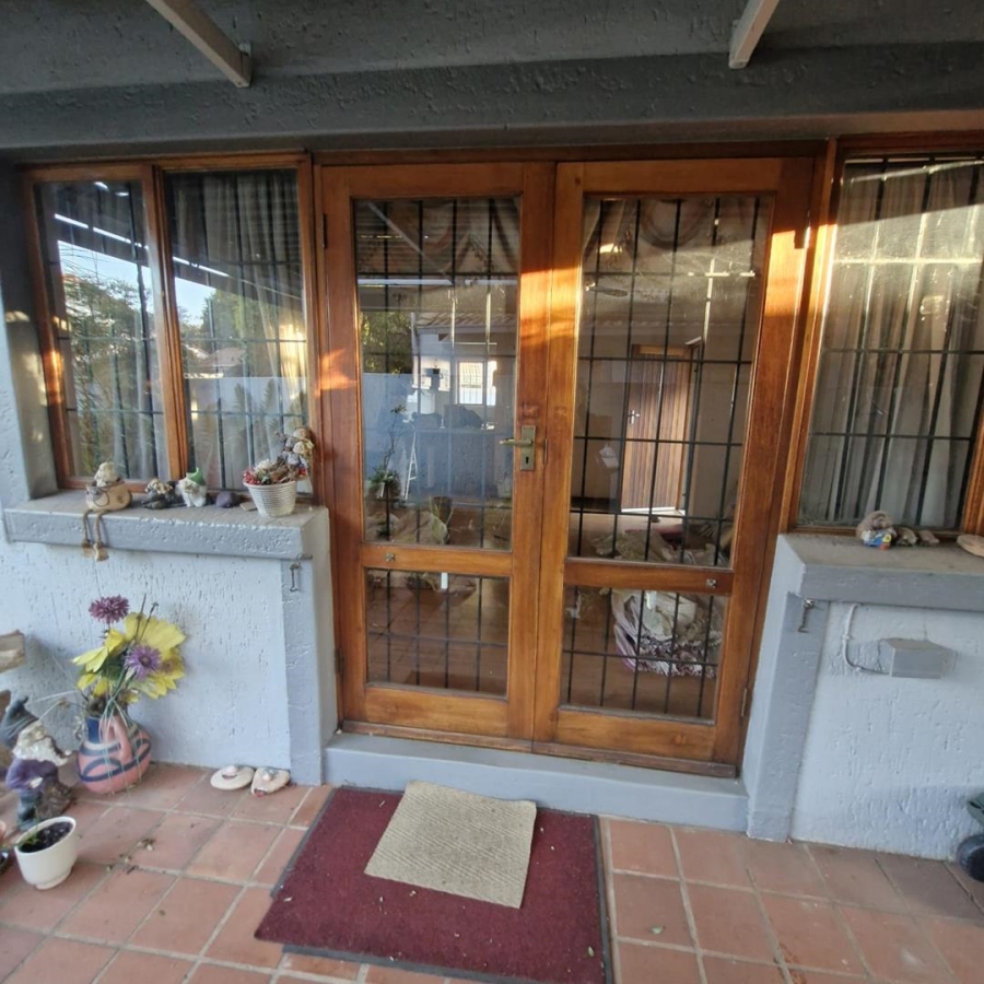 3 Bedroom Property for Sale in Die Wilgers Gauteng