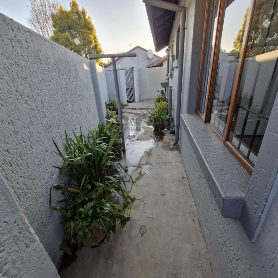 3 Bedroom Property for Sale in Die Wilgers Gauteng