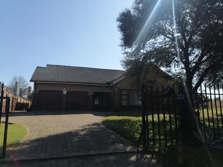 4 Bedroom Property for Sale in Birchleigh North Gauteng