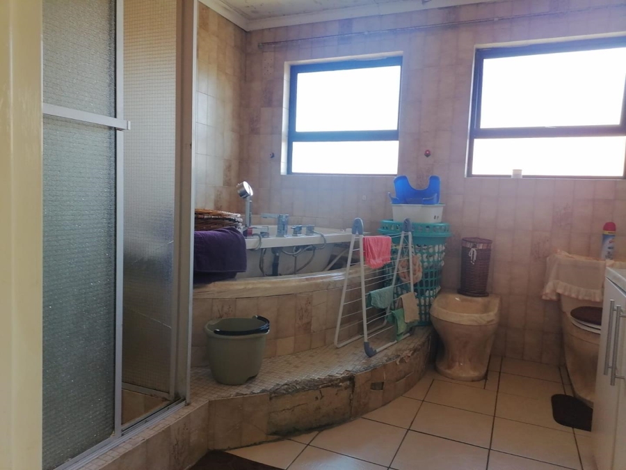 4 Bedroom Property for Sale in Birchleigh North Gauteng