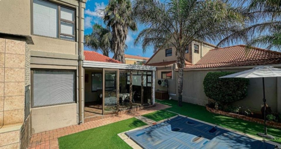 4 Bedroom Property for Sale in Glen Marais Gauteng
