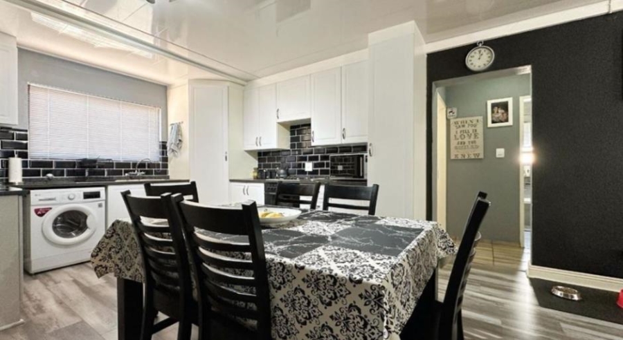 4 Bedroom Property for Sale in Glen Marais Gauteng