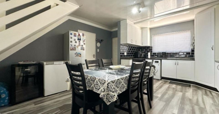 4 Bedroom Property for Sale in Glen Marais Gauteng