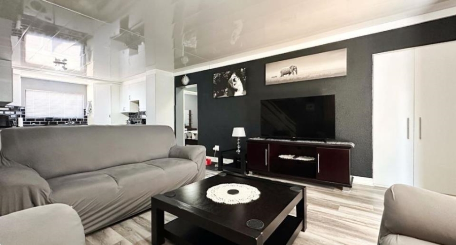 4 Bedroom Property for Sale in Glen Marais Gauteng