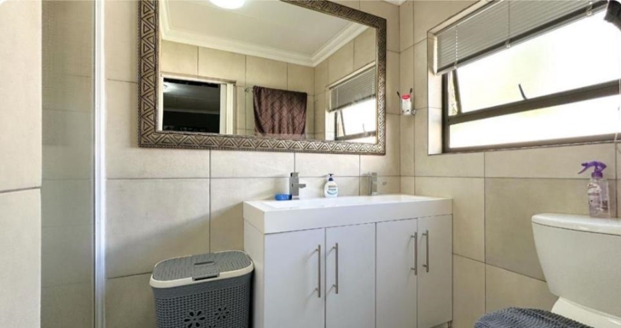 4 Bedroom Property for Sale in Glen Marais Gauteng
