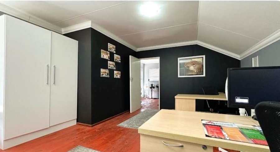 4 Bedroom Property for Sale in Glen Marais Gauteng