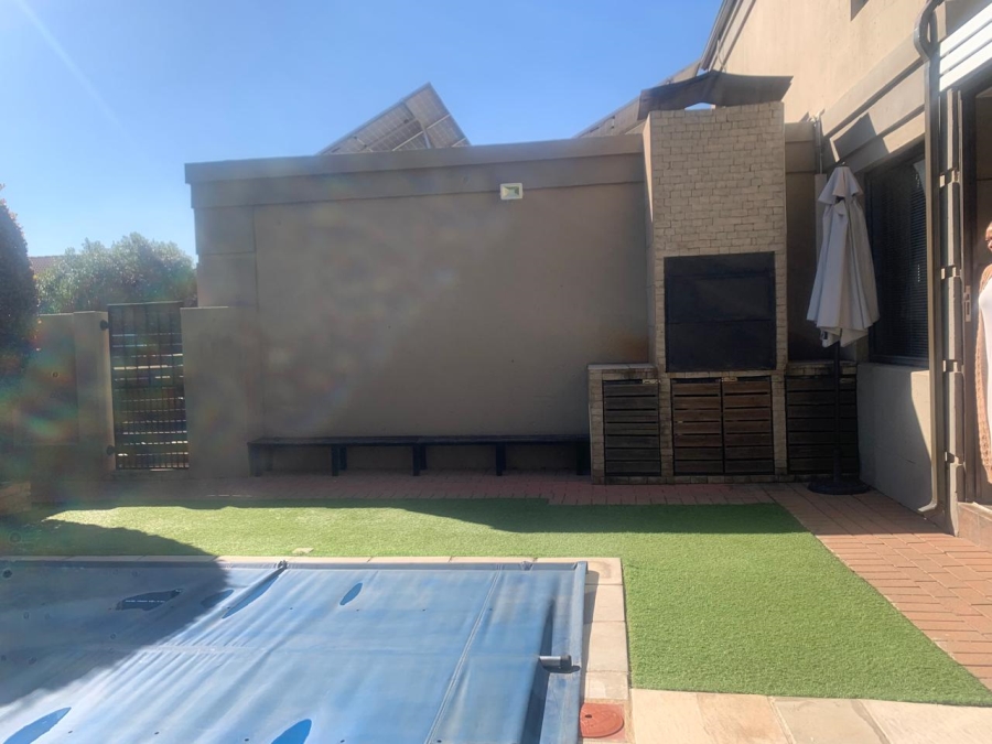 4 Bedroom Property for Sale in Glen Marais Gauteng
