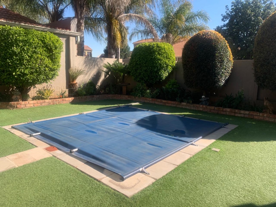 4 Bedroom Property for Sale in Glen Marais Gauteng