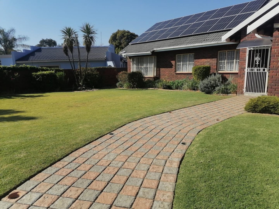 5 Bedroom Property for Sale in Van Riebeeck Park Gauteng