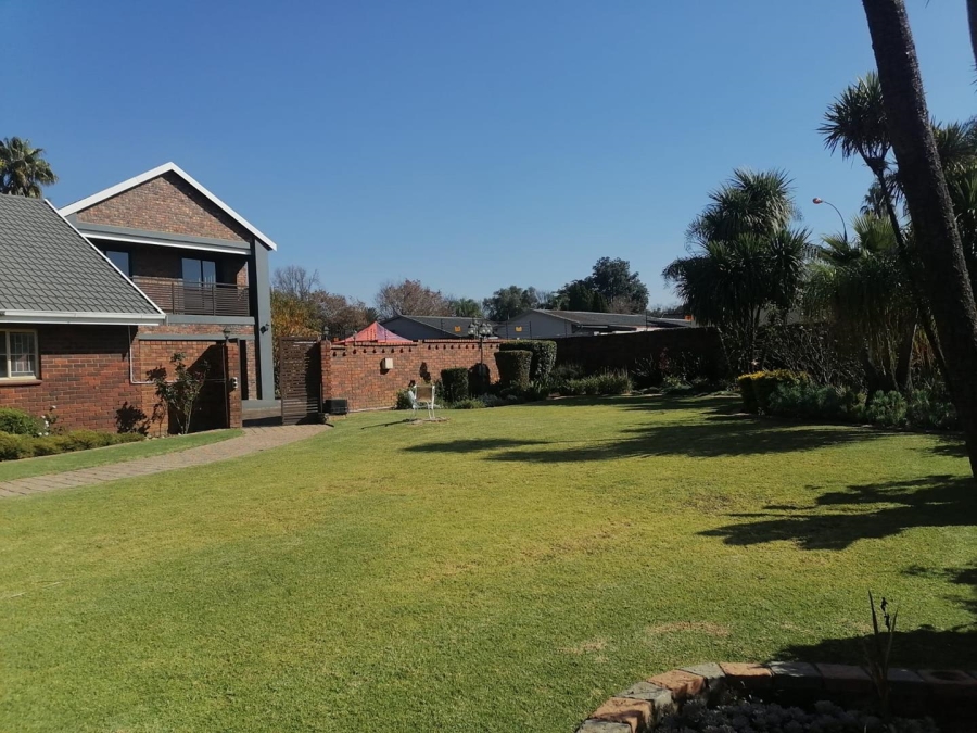 5 Bedroom Property for Sale in Van Riebeeck Park Gauteng