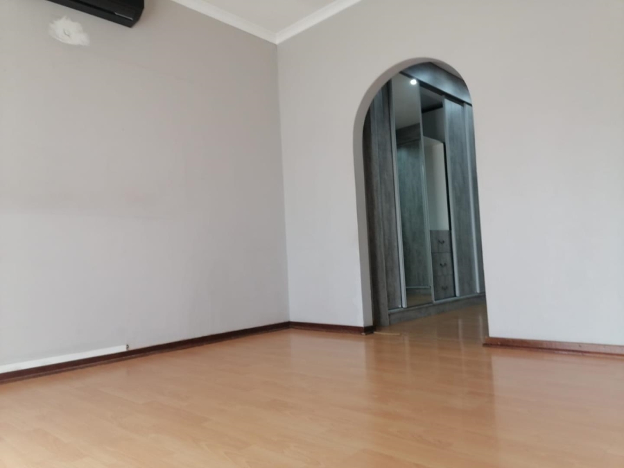 5 Bedroom Property for Sale in Van Riebeeck Park Gauteng