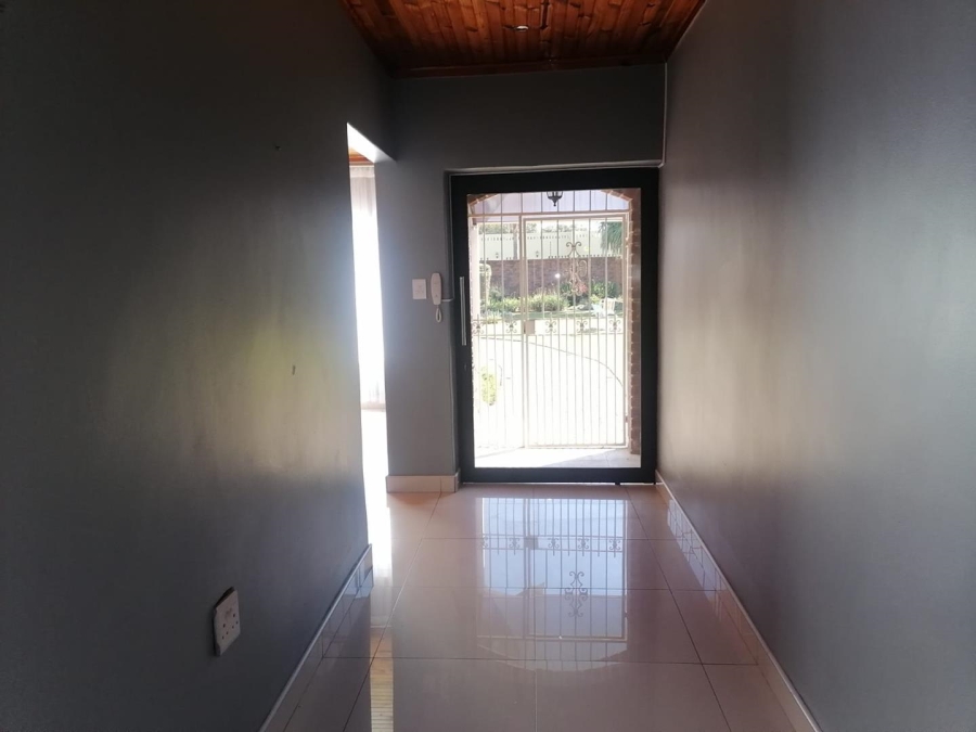 5 Bedroom Property for Sale in Van Riebeeck Park Gauteng