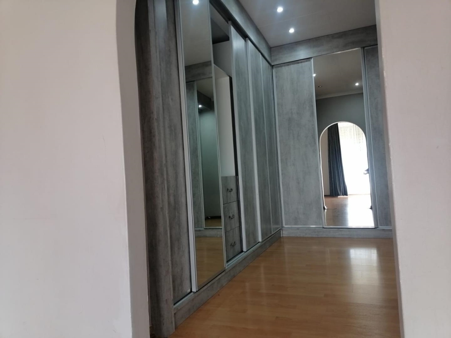 5 Bedroom Property for Sale in Van Riebeeck Park Gauteng