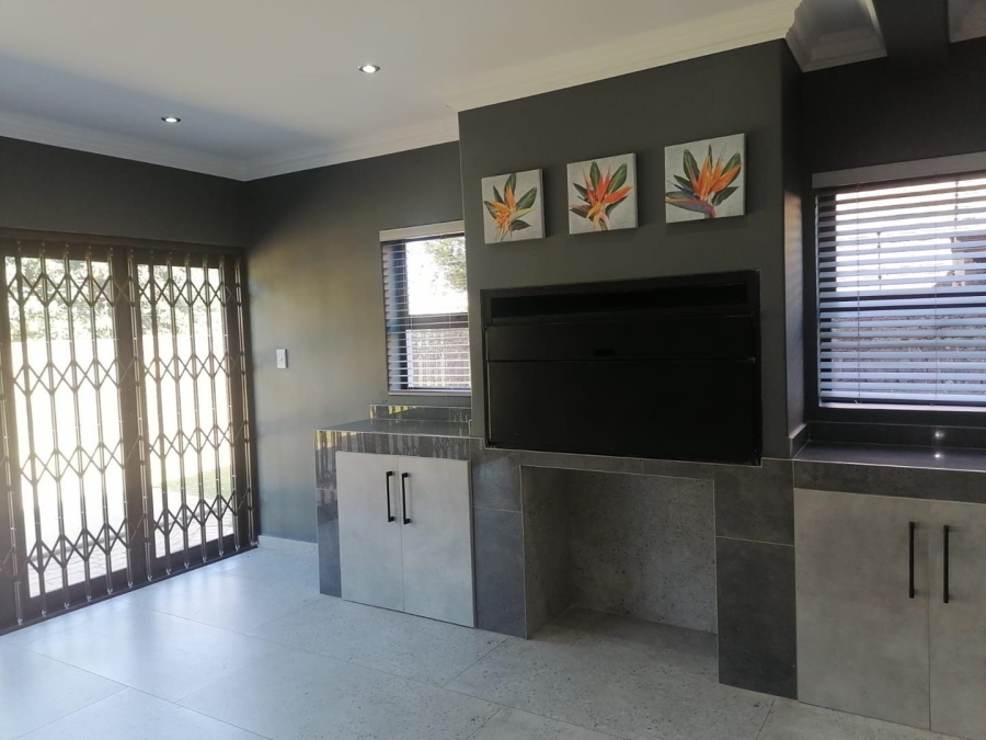 5 Bedroom Property for Sale in Van Riebeeck Park Gauteng