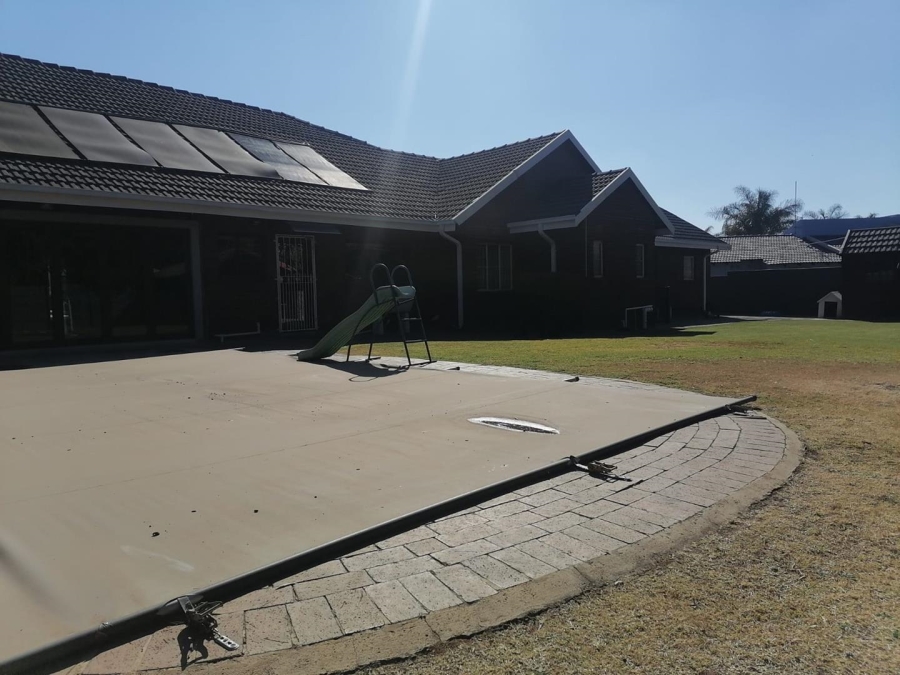5 Bedroom Property for Sale in Van Riebeeck Park Gauteng