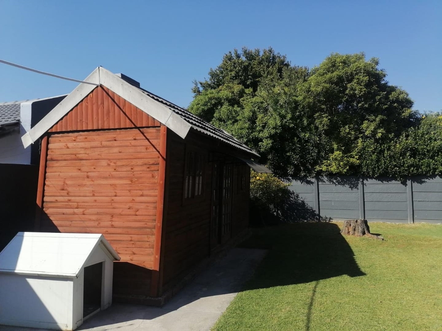 5 Bedroom Property for Sale in Van Riebeeck Park Gauteng