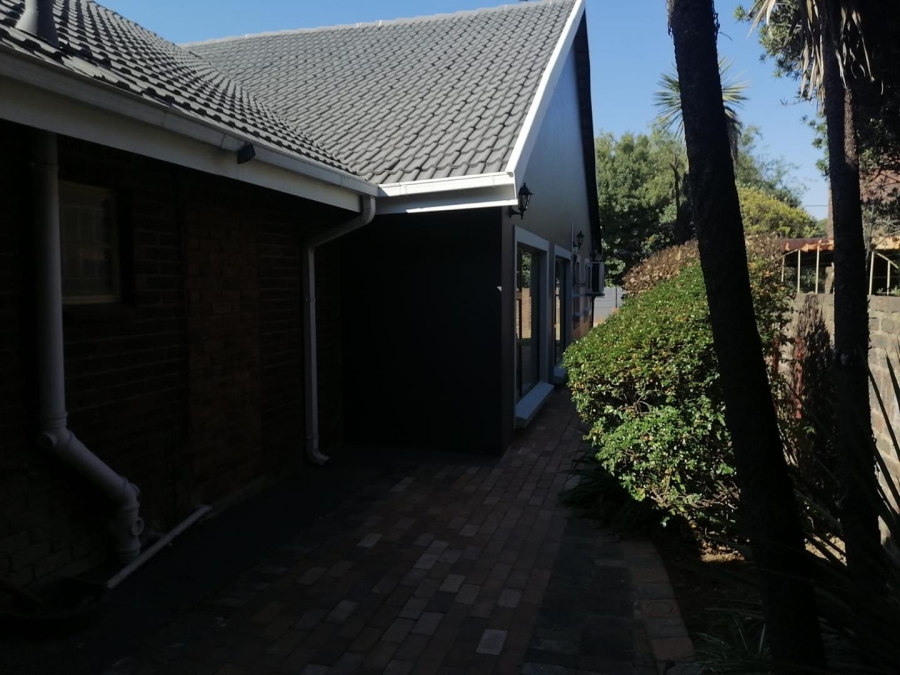 5 Bedroom Property for Sale in Van Riebeeck Park Gauteng