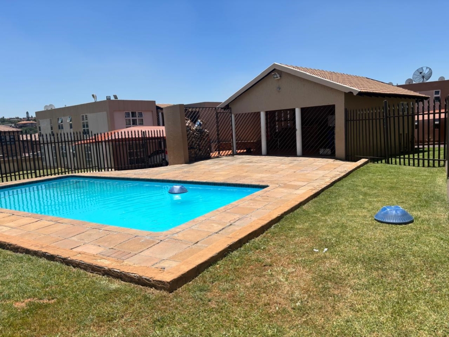 2 Bedroom Property for Sale in Mondeor Gauteng