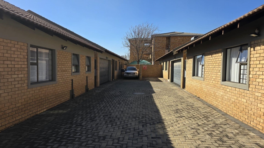3 Bedroom Property for Sale in New Redruth Gauteng