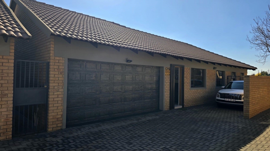 3 Bedroom Property for Sale in New Redruth Gauteng