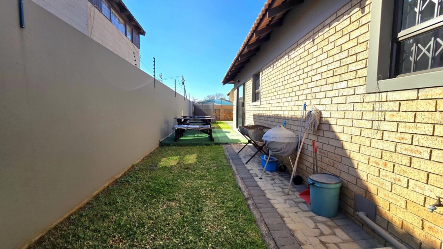 3 Bedroom Property for Sale in New Redruth Gauteng