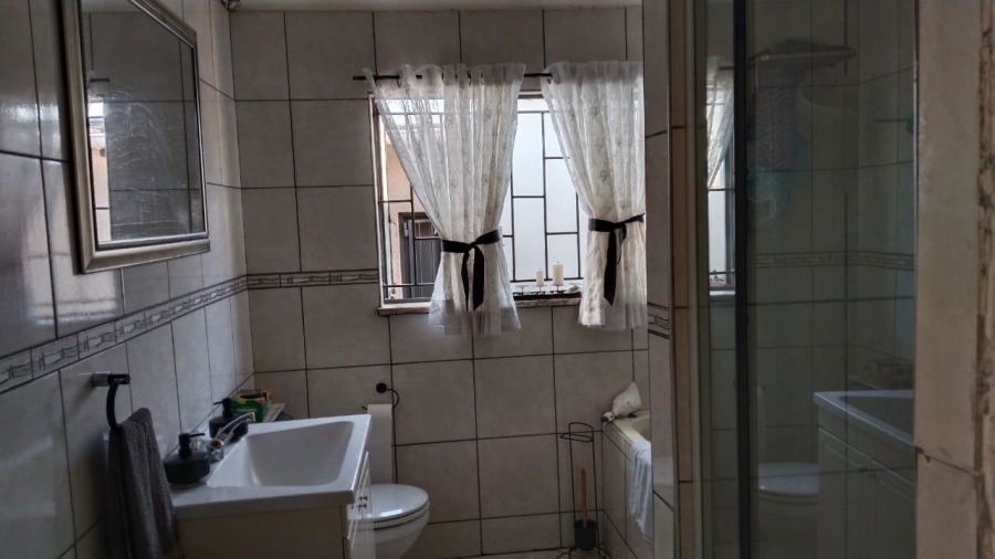 5 Bedroom Property for Sale in South Hills Gauteng