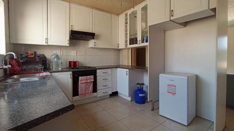 2 Bedroom Property for Sale in Mondeor Gauteng