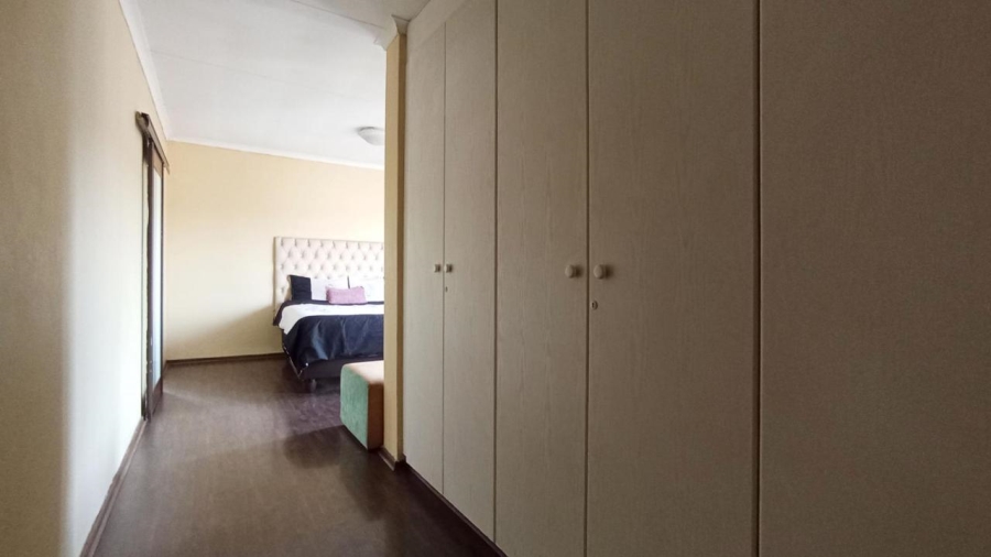 2 Bedroom Property for Sale in Mondeor Gauteng