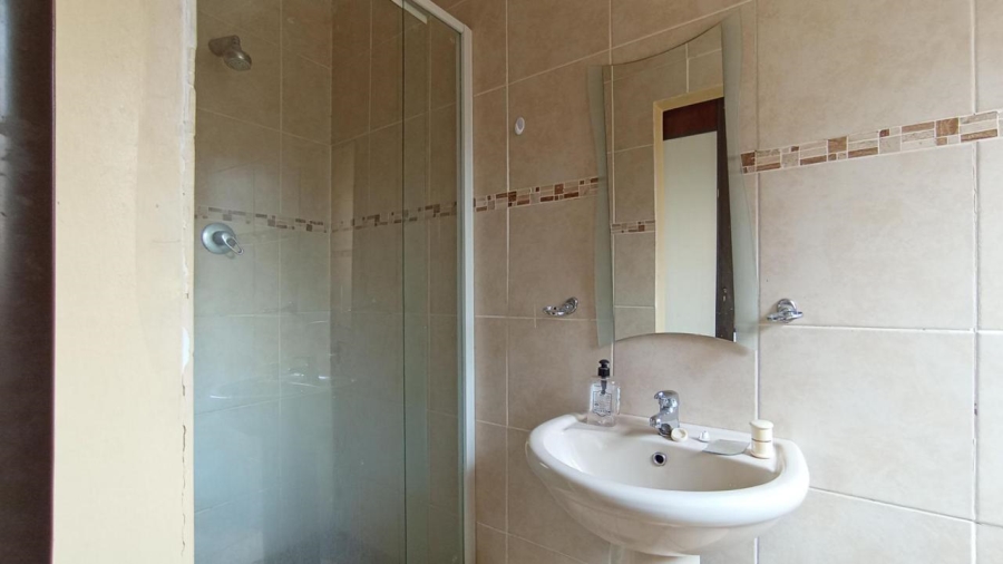 2 Bedroom Property for Sale in Mondeor Gauteng
