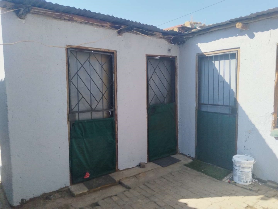 7 Bedroom Property for Sale in Olievenhoutbosch Gauteng
