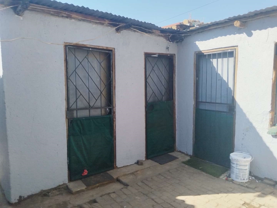 7 Bedroom Property for Sale in Olievenhoutbosch Gauteng
