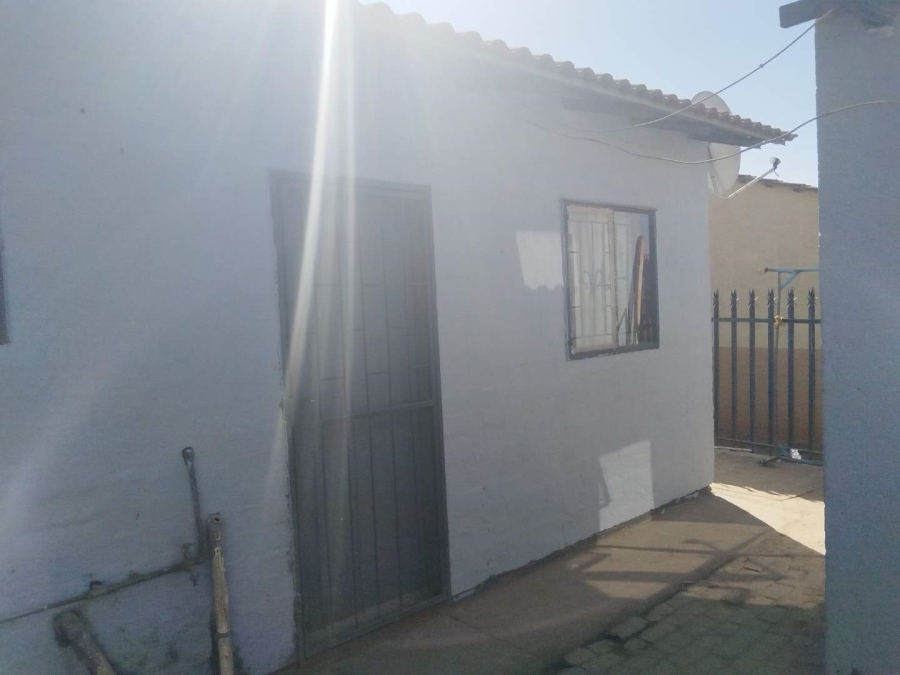 7 Bedroom Property for Sale in Olievenhoutbosch Gauteng