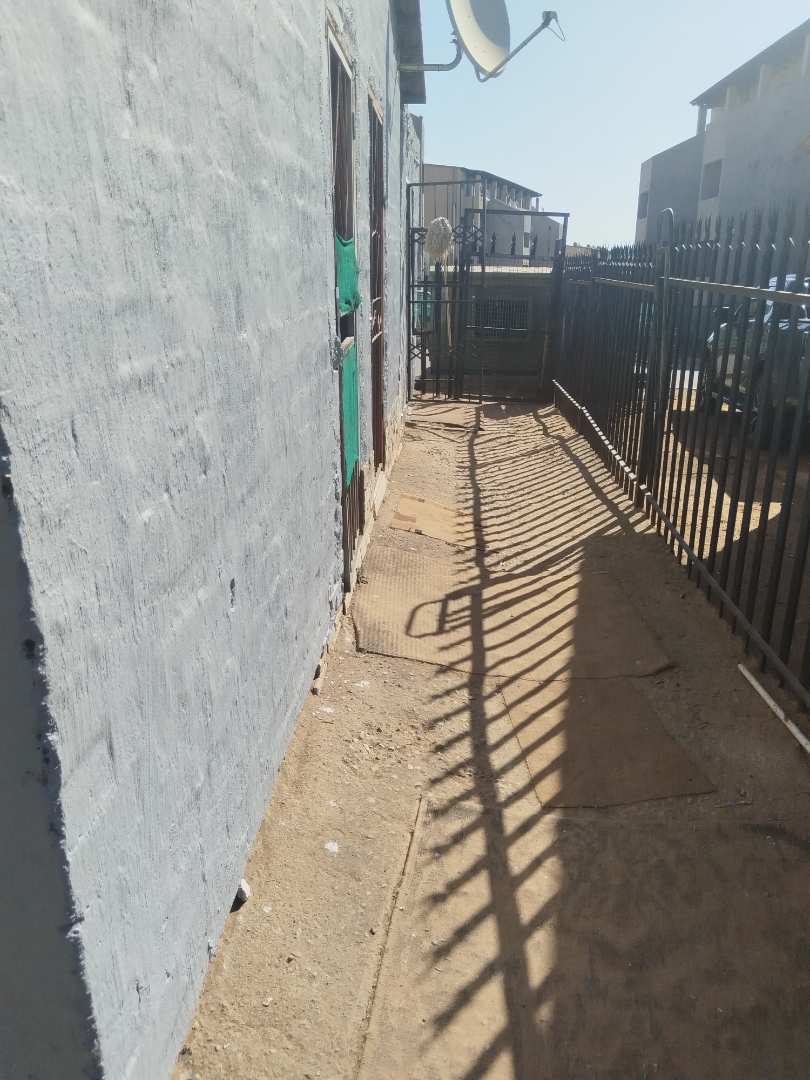 7 Bedroom Property for Sale in Olievenhoutbosch Gauteng