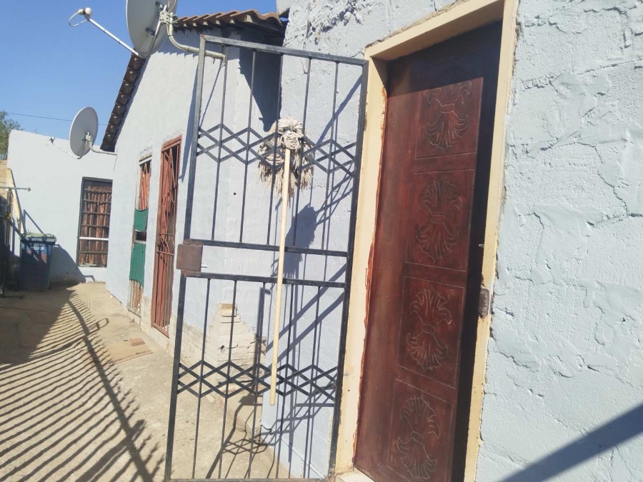 7 Bedroom Property for Sale in Olievenhoutbosch Gauteng