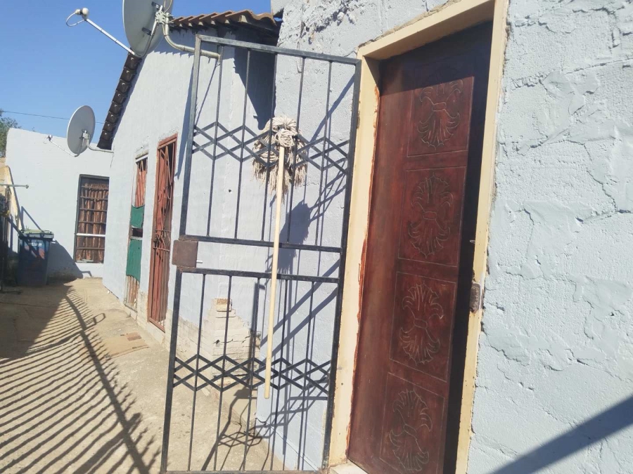 7 Bedroom Property for Sale in Olievenhoutbosch Gauteng