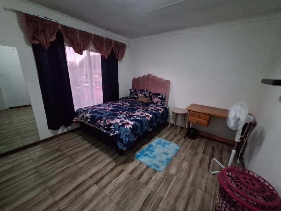 To Let 2 Bedroom Property for Rent in Bromhof Gauteng
