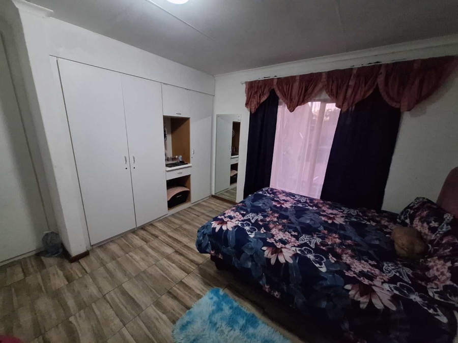 To Let 2 Bedroom Property for Rent in Bromhof Gauteng