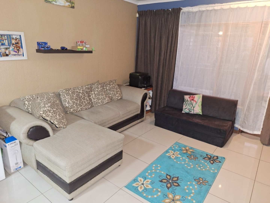 To Let 2 Bedroom Property for Rent in Bromhof Gauteng