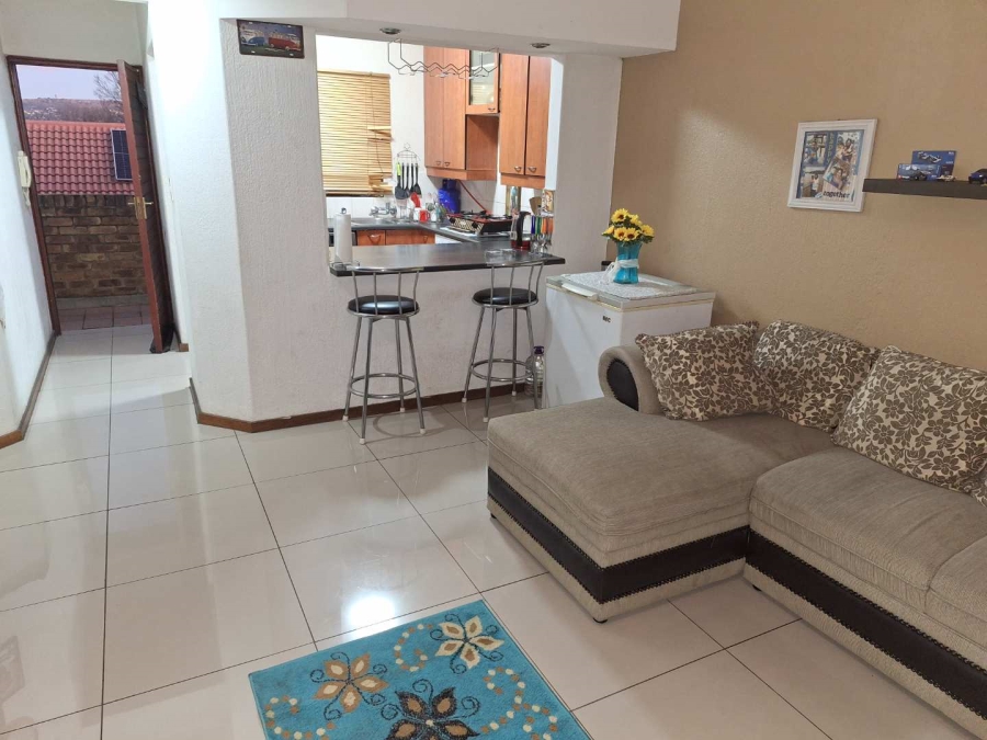 To Let 2 Bedroom Property for Rent in Bromhof Gauteng