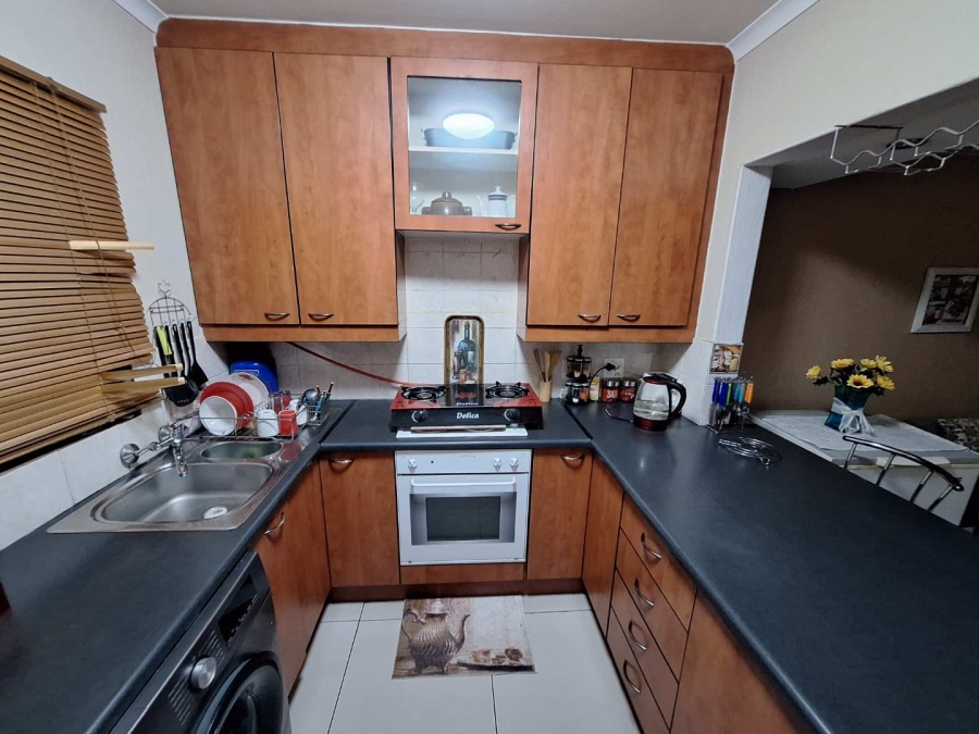 To Let 2 Bedroom Property for Rent in Bromhof Gauteng